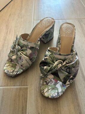 Vince Camuto Green Multi Floral Knot-Front Block Heel Mules